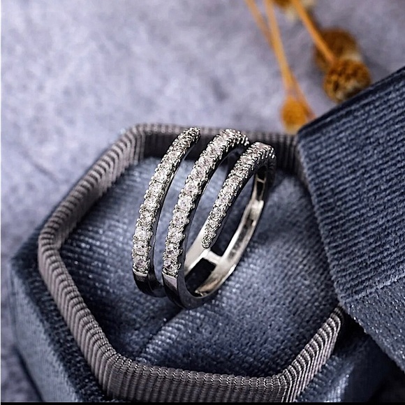 NEW 3 Band Swirl Simulated Diamond Ring - Picture 4 of 6